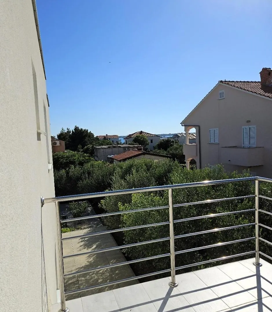 Aurora Apartments Vrsi-Mulo 0*, فرسي